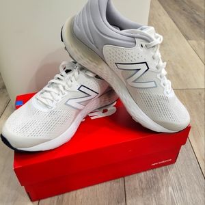 *NWT* New Balance 520V7 Running Sneakers
